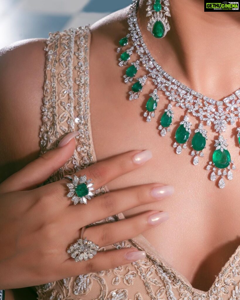 Reem Shaikh Instagram - Styled in the breathtaking emerald and diamond jewels for the royal bride in you. A treat for exquisite taste and allure. Dive into the world of luxury with our stunning emerald and diamond collection. Unveiling THE WEDDING AFFAIR by @Jawahriioffical Makeup @sachinmakeupartist1 Stylist @styledby_khushboorajoriya Photographer @thebhupeshkalal Production - @rayyroomfilms