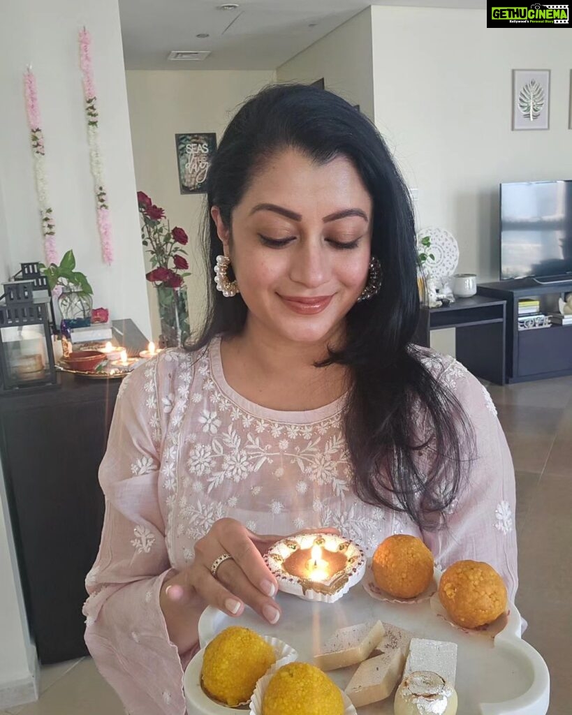 Reenu Mathews Instagram - Diwali sweets love😍 Kaju katlis & Ladoos... What's your fav mithai this season? . . #diwalivibes #diwaliindubai #diwali2023 #diwalisweets Emirate of Dubai