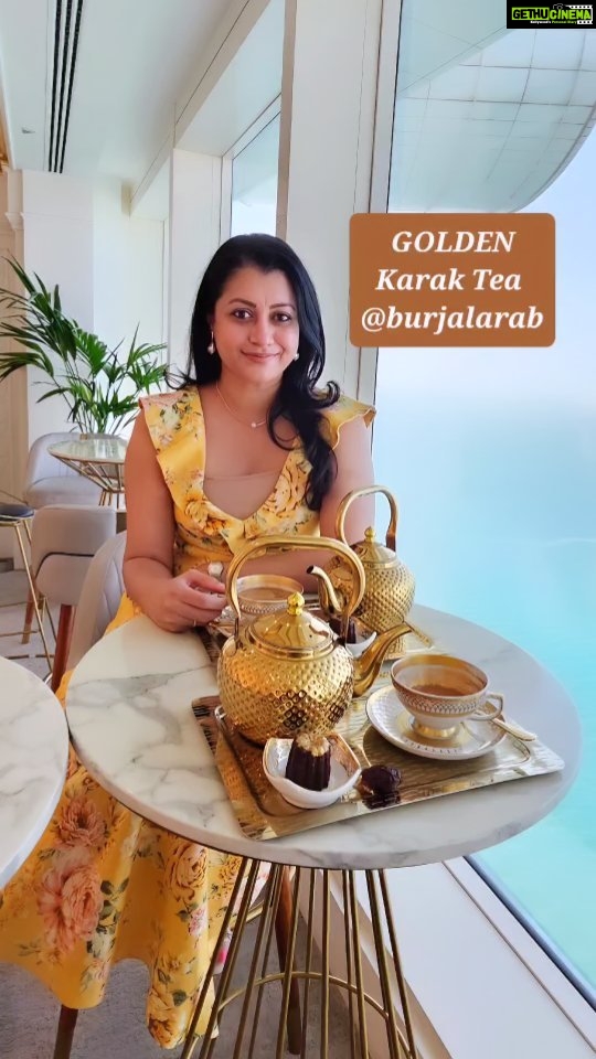 Reenu Mathews Instagram - Golden Karak Tea experience @burjalarab . If you are planning a surprise treat for your loved ones, this is Perfect. Check it outš¤ . . #lifestyleblogdubai #reelswithreenu #burjalarabtour Burjal Arab Jumeriah