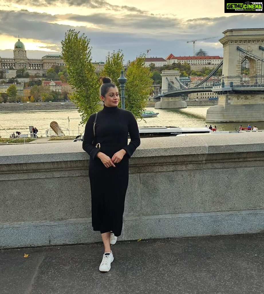Reenu Mathews Instagram - Budapest , you have my ❤️ . . #budapestcastle #travelhotelsmiles #reenumathews #lovethisplace