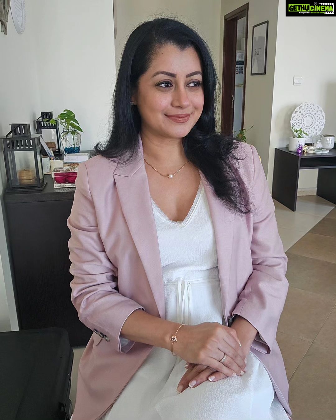 Reenu Mathews Instagram - In October, we wear Pink🩷 . . #pinkoctober🎀 Dubai, UAE
