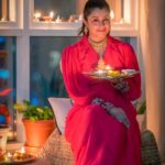 Reenu Mathews Instagram - Happy Diwali Fam ❤️ May this Diwali bring immense wealth, health , happiness & and prosperity to your lives😊 . . #happydiwali2023 #diwalivibes #diwaliindubai #reelswithreenu #lovenlight #diwalidiyas Emirate of Dubai