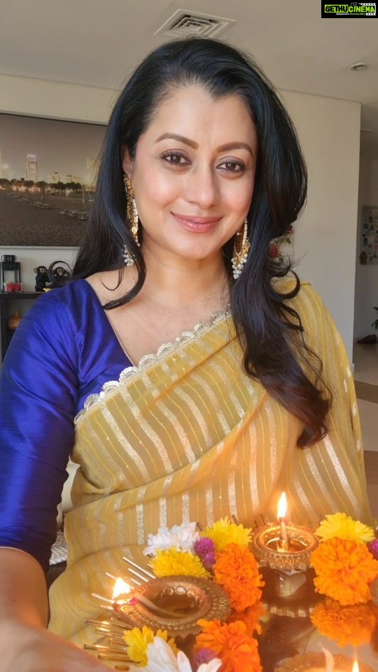 Reenu Mathews Instagram - Happy Dhanteras 🧡 . . #diwaliindubai #diwalivibes #reelswithreenu #diwalireels #lovenlight Emirate of Dubai