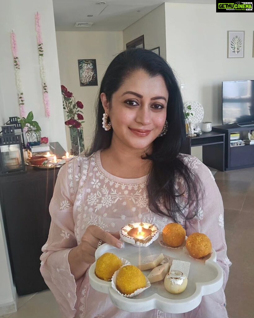 Reenu Mathews Instagram - Diwali sweets love😍 Kaju katlis & Ladoos... What's your fav mithai this season? . . #diwalivibes #diwaliindubai #diwali2023 #diwalisweets Emirate of Dubai