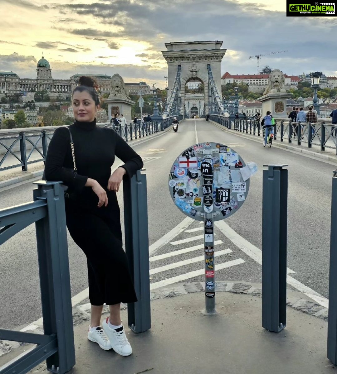 Reenu Mathews Instagram - Budapest , you have my ❤️ . . #budapestcastle #travelhotelsmiles #reenumathews #lovethisplace
