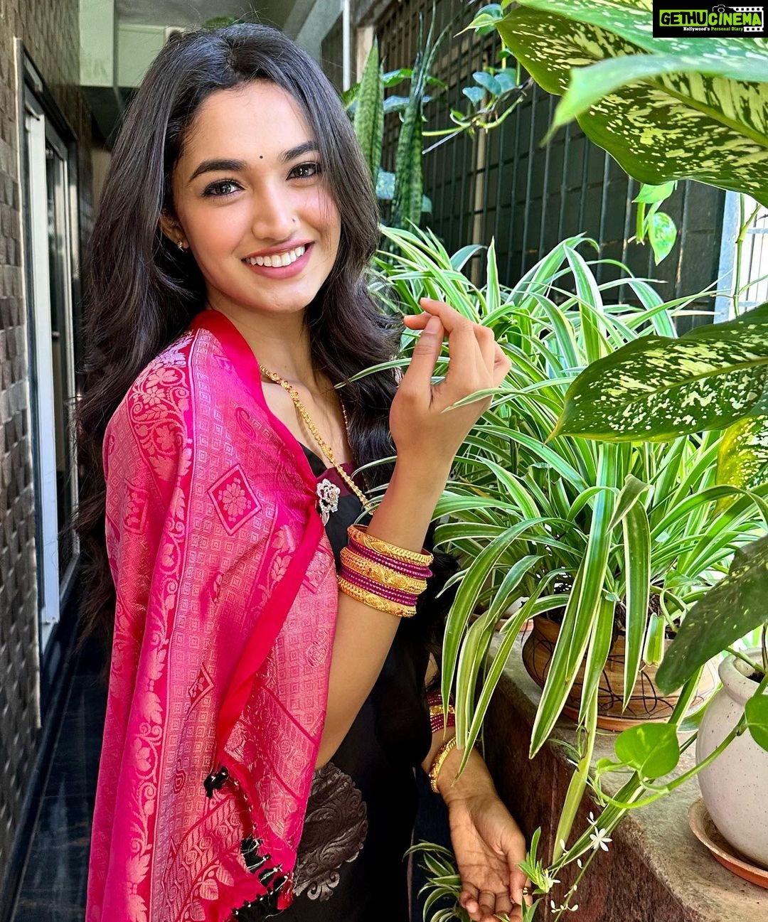 Reeshma Nanaiah Instagram - Wishing everyone a very Happy Deepavali.🪔✨ ಎಲ್ಲರಿಗೂ ದೀಪಾವಳಿ ಹಬ್ಬದ ಶುಭಾಶಯಗಳು 🪔✨ May this festival be as bright as the diyas and as sweet as the treats. Wishing you a safe and blessed celebration with your loved ones!❤️