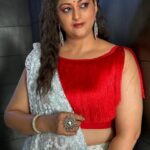 Rekha Krishnappa Instagram – All about yesterday at EVP AT @zeetamizh 

My makeup artist @prink_bridalmakeup 
Thank you so much for me look good… ❤️
Costume designer @myself😉

#awards #zeeawards2023 #zeetamil #zeeserial Chennai, India