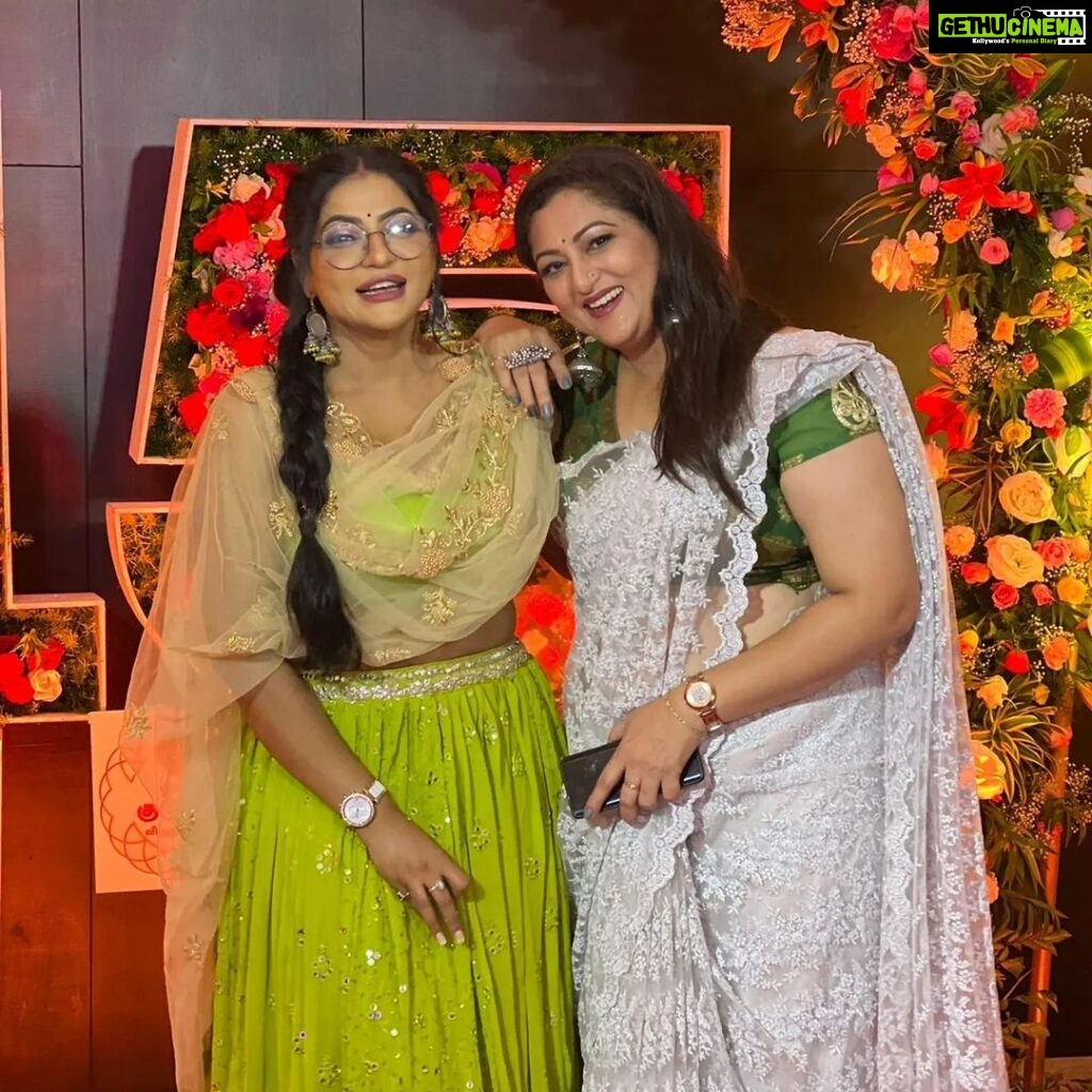 Rekha Krishnappa Instagram - With my folks ❤ #zeenominations #zeeawards2023 #friendsforever #friendshipgoals #tamilartist The Leela Palace, Chennai
