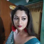Rekha Krishnappa Instagram - Some old selfie dump from different pages of my gallery..... 💖 #sareelove #selfie #memoriesforlife #memories #happiness #shootinglocation #actorslife #actor India