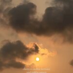 Renu Desai Instagram - This is how it was this evening…raw and unedited🧡 Varkala cliff
