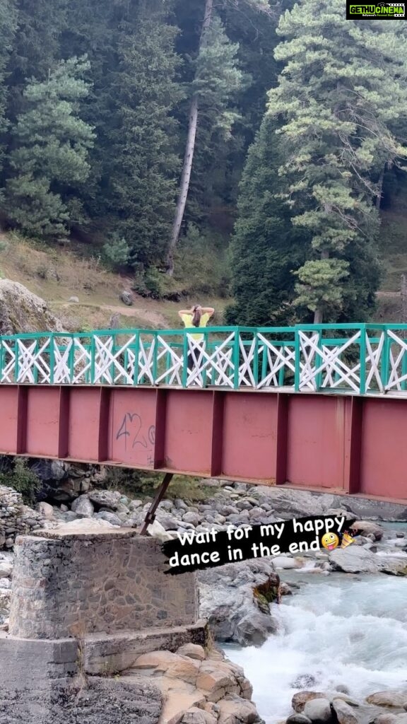 Renu Desai Instagram - Being generally happy is a good idea i think 🤔 Aru Valley