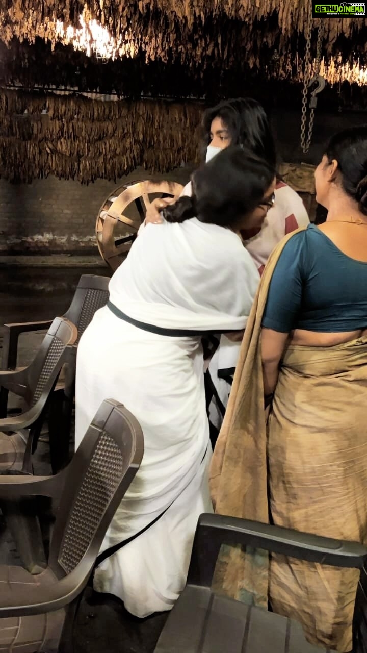 Renu Desai - 34.9K Likes - Cutie Shooting visitors coming to give mummy company on set🎉🤩 see you tomorrow in theatres after a long 20 years😊🥳