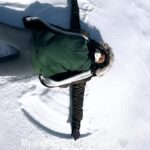 Renu Desai Instagram - And the morning started with snow angels 👼🏻 #gulmarg #snowangel #kashmir