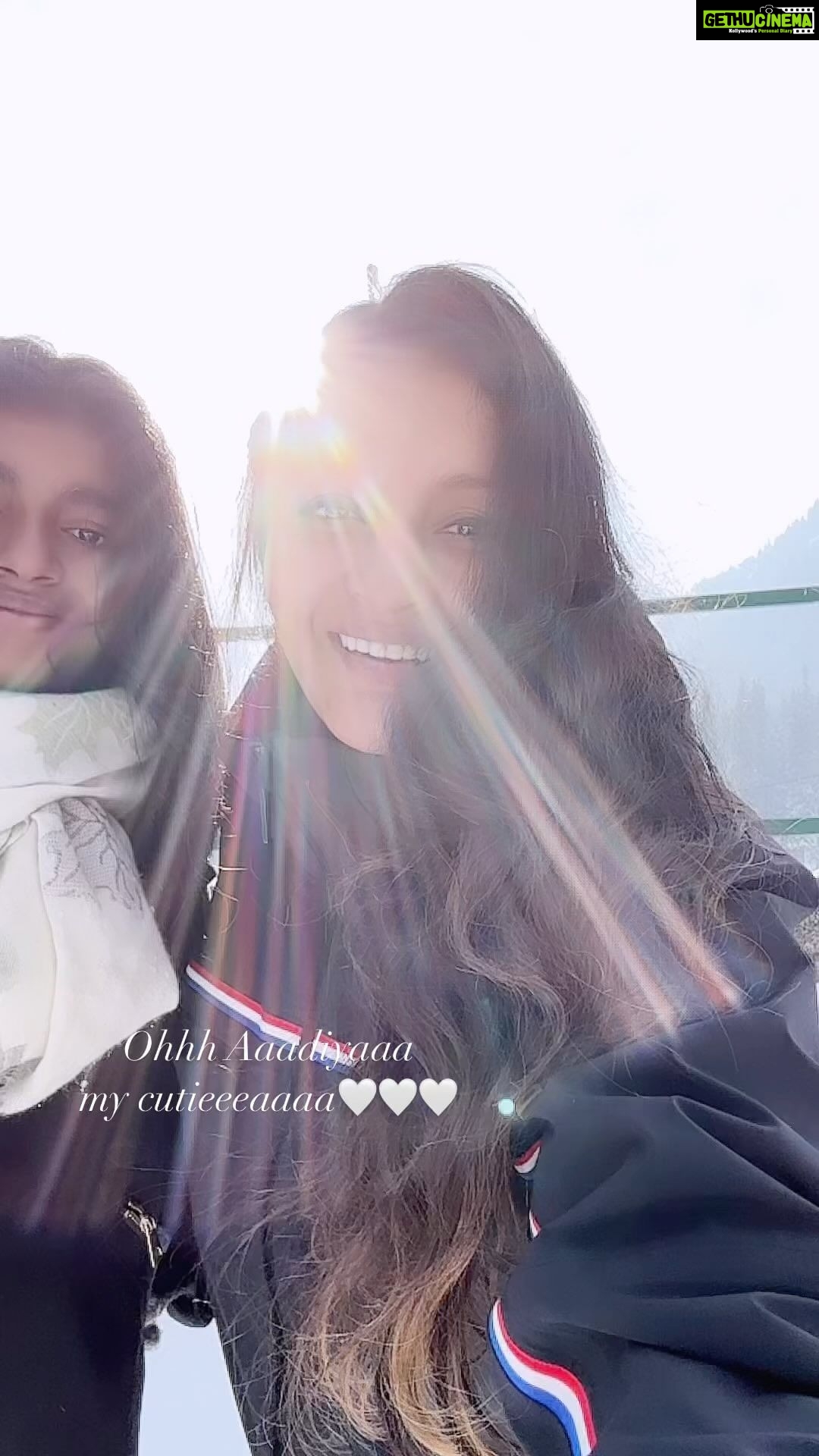 Renu Desai - 39.9K Likes - Struggles to go round and round were real in snow😁🎉
#pahalgam #kashmir