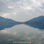 Renu Desai Instagram – In between sky and water and in heaven…happy new year everyone💕🥳
#dallake #srinagar #kashmir