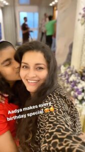 Renu Desai Instagram - For the ones that will ask where is Akira…he is in the background supervising the happy birthday banner😁🥳