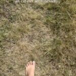 Renu Desai Instagram - We have to connect to our Mother Earth regularly without any rubber soled footwear. Earthing is very important for our health and wellbeing🩵 Srinagar, Jammu and Kashmir