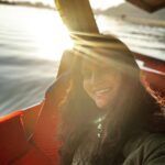 Renu Desai Instagram - Sometimes happiness comes in the form of sunsets and a shikara ride🥰 Dal Lake