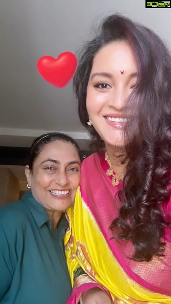 Renu Desai Instagram - @roshanbanker did my hair for my first ever photo shoot when I was just 16yrs old…last we worked together was in 2021…today she got me ready for the Tiger Nageshwararao trailer launch…how time flies but the awesome memories still remain intact🩵🎉 Novotel Mumbai Juhu Beach