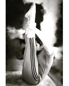 Renu Desai Instagram - .
Since I started Neethone dance shoot almost everyday I get messages about my food and exercise details. 
I am asked about my daily routine, what diet do I follow and what beauty products do I use. .
- It’s a little hard to believe (celebrity & all 🙄) but I cannot “diet” or just eat soup and salad and starve myself to look thin.
- Instead I do yoga and weight training and eat healthy “home food”. ( I, anytime prefer home rice and dal than cold salad and soup🙈)
This is a post for all the young girls and in general all the ladies who look at the celebrities on social media and start hating their “imperfect” bodies.
. -Yes, we have to be healthy and fit, but life has given us all unique shapes and we should learn to love our bodies the way they are. 
Don’t compare your self with a zero figure celebrity and get sad.

Do lots of YOGA, drink lots of water, eat stomach full home food and be generally happy. 
Don’t get sad or unhappy if you are 4-5 kgs above your stipulated weight.
*Happiness does have its own weight 😁
-
-
- yoga pics 📸 @guidinglyght