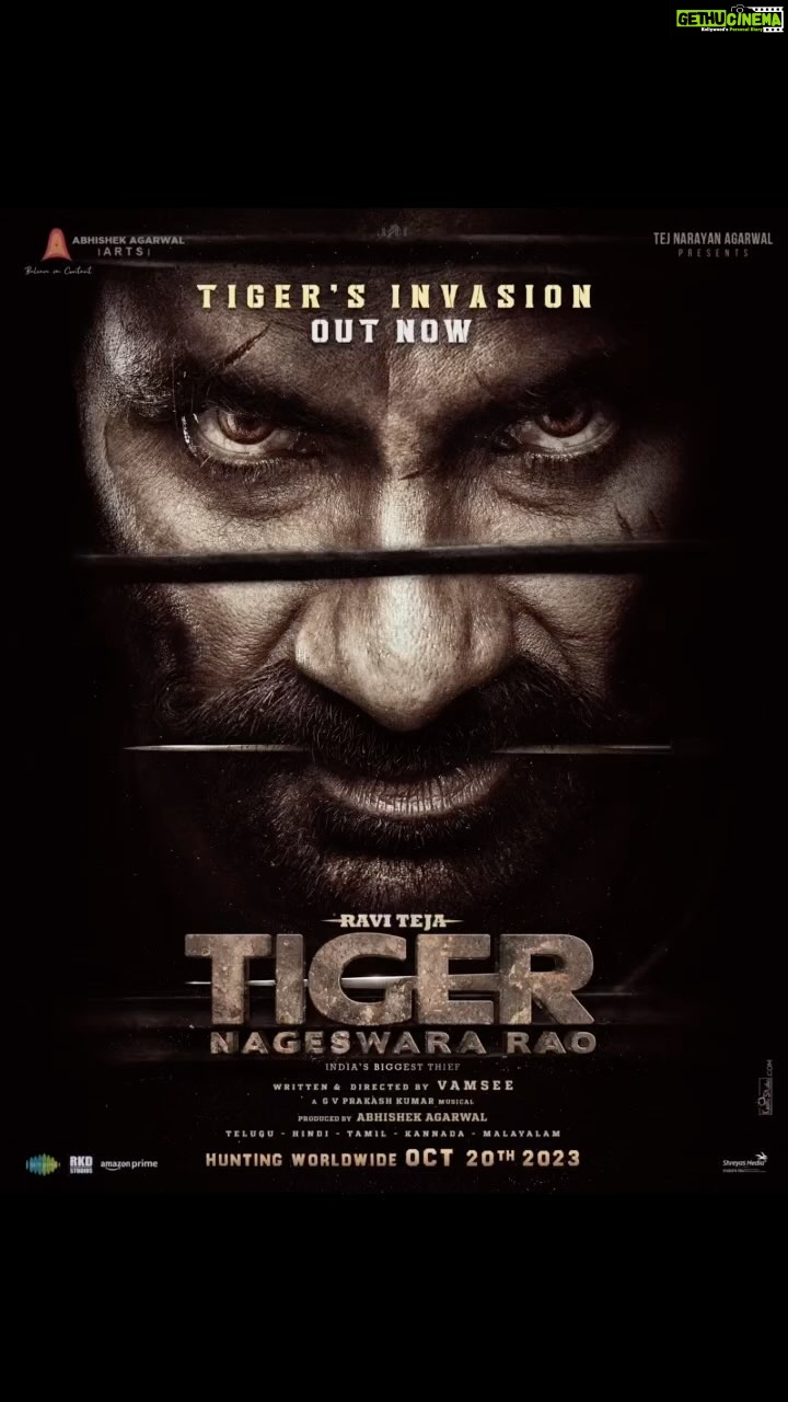 Renu Desai Instagram - TIGER’S MENACING INVASION BEGINS 🐅 #TigerNageswaraRao 🥷 teaser out now💥 - (Link in story) In cinemas worldwide from October 20th ❤️🔥 @raviteja_2628 @dirvamsikrishna @abhishekofficl @anupampkher @renuudesai @nupursanon @gayatribhardwaj__ @senguptajisshu @gvprakash @madhie_dop @kollaavinash @srikanth_vissa @castingchhabra @mayank_singhaniya @archana.singal.12 @saregamatelugu @aaartsofficial