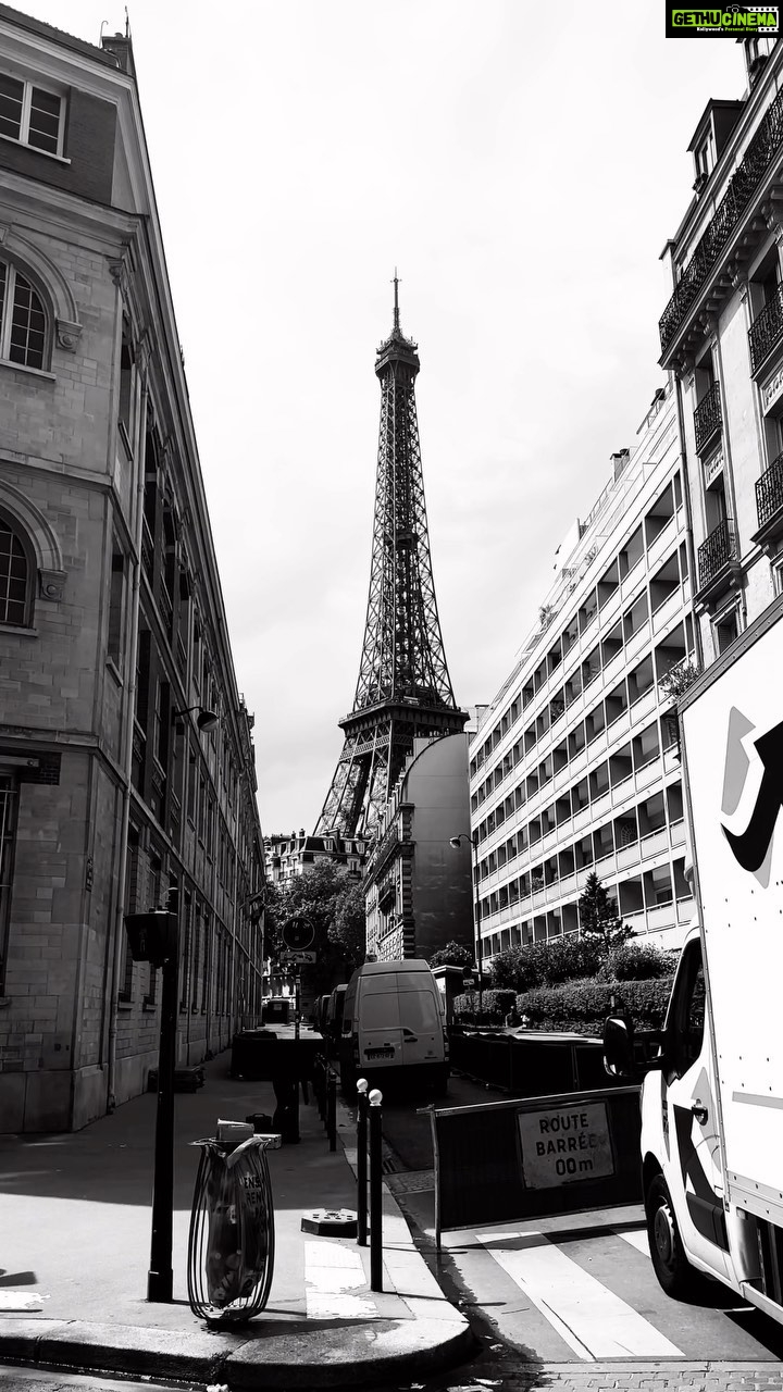 Renu Desai Instagram - Paris and its synonyms🩵 Eiffel Tower Paris
