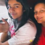 Renu Desai Instagram – Making Aadya experience auto rickshaw and black&yellow taxis rides and some regular road side market shopping😁☺️ Mumbai, Maharashtra