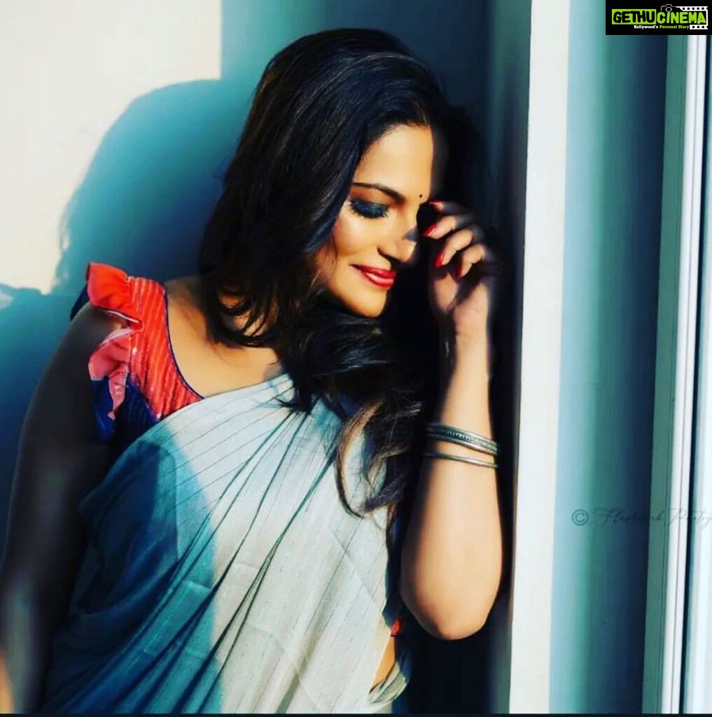 Rethika Srinivas Instagram - t's ok to feel shy at times ! It kindles the women in you ! #rethikasrinivas #shy #beauty #saree #smile #loveher In Frame 🔥: @actressrethika