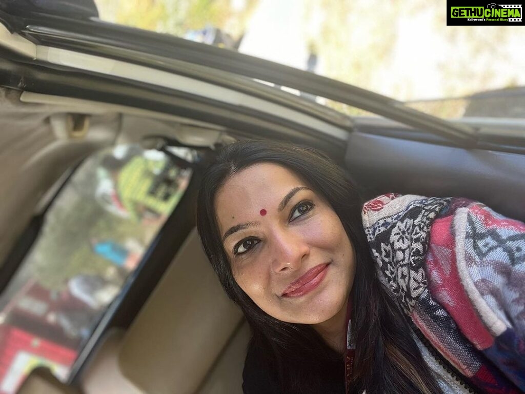 Rethika Srinivas Instagram - Travelling alone helps me rediscover myself and travel inwards!! #travelphotography #selfie #nofilter #rethikasrinivas #rethika