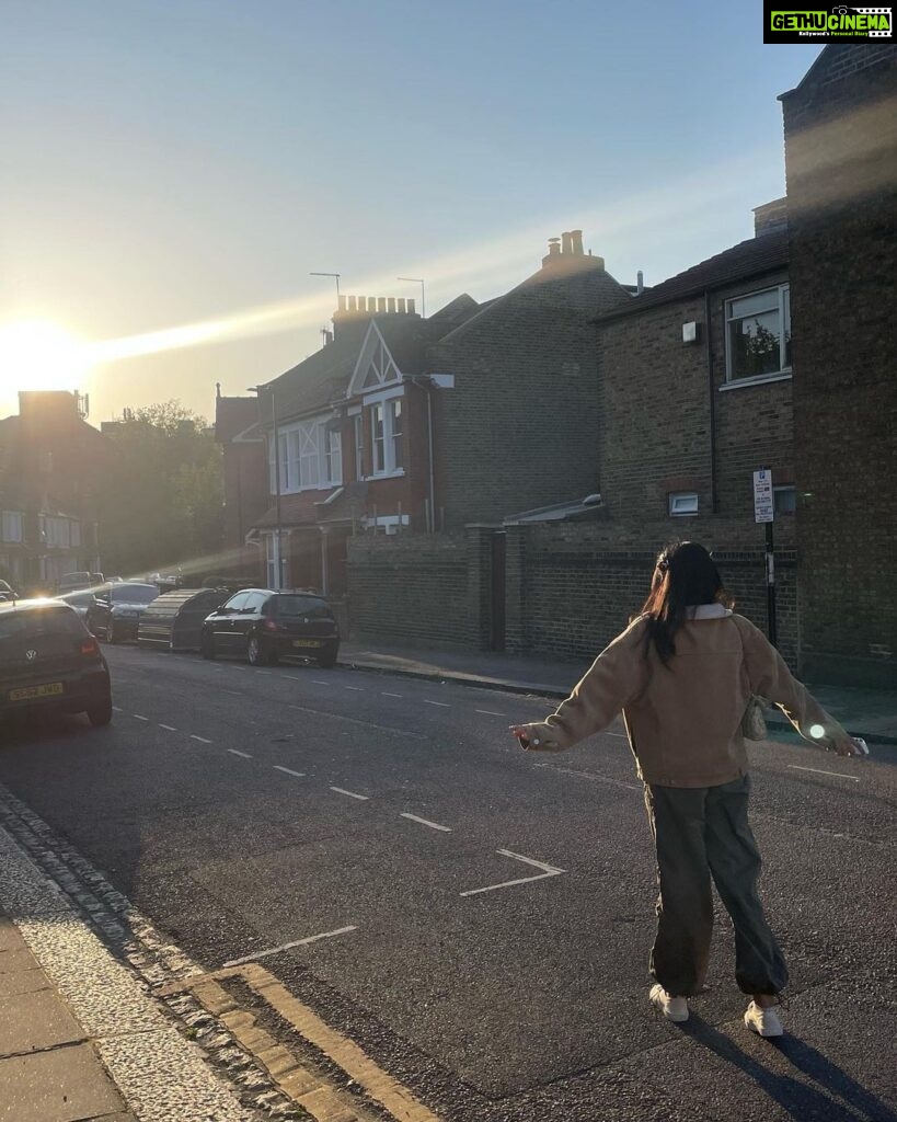 Riddhi Kumar Instagram - Following my epicurean ways 🍾 London, United Kingdom