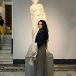 Riddhi Kumar Instagram - Tourist tour Victoria&Albert Museum, London