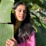 Riddhi Kumar Instagram - Trying to be more active on insta. @alka.kumar and @vasudhagroverr will be proud 🫠