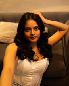 Riddhi Kumar Instagram - Moon mood
Captured by @portraitsbybalvindersingh 
Make up by @jui_themakeupartist