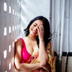 Riddhi Kumar Instagram – Saree day with @portraitsbybalvindersingh 
Make up by @jui_themakeupartist