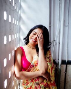 Riddhi Kumar Instagram - Saree day with @portraitsbybalvindersingh 
Make up by @jui_themakeupartist