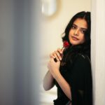 Riddhi Kumar Instagram - Thank you for these 🌙 Photo by @portraitsbybalvindersingh Make up and hair by @jui_themakeupartist Thanks for organising this @vasudhagroverr @pooja_chaube Mumbai, Maharashtra