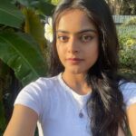 Riddhi Kumar Instagram - Favourite flower favourite females 🧏🏻‍♀️