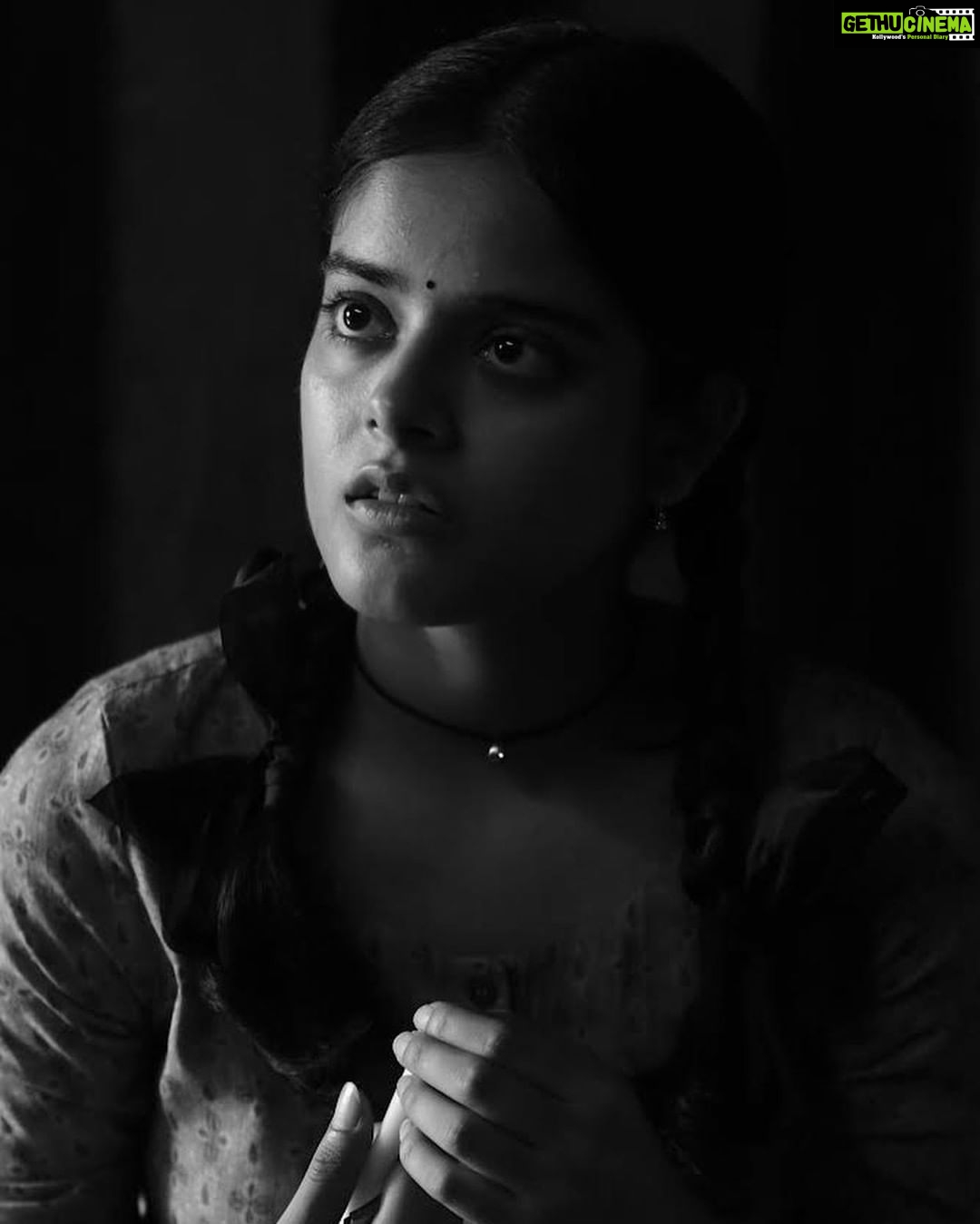 Riddhi Kumar Instagram - HOPE by Deepali. . I still remember my first day on set. I entered and Vipul sir handed me a make up remover wipe and asked me to wipe my face. Initially, I was surprised but after working with it I just realised how free it made me feel as Deepali. Post that, I never used a touch of make up on my face for the entire shooting period. It has been such a liberating and refreshing experience to be in front of the camera without a dot of make up and has only helped me in portraying her better. . Watch her beautifully heartbreaking story unfold in #human on @disneyplushotstar