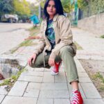 Riddhi Kumar Instagram - Excited about these new red shoes!! 👟💃🏻 प्यार करने वालों के दिल में ओर जलने वालों के दिमाग़ में