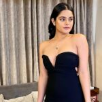 Riddhi Kumar Instagram - About last night ✨ So grateful and honoured to be a part of the @primevideoin family. Thank you so much @manish.hariprasad @vjymaurya @rainaroy6 for having me onboard and giving me this incredible character. Feeling very blue today but there’s no other color I want right now! 💙🤗 @owlet.films MUA @jui_themakeupartist National College Bandra