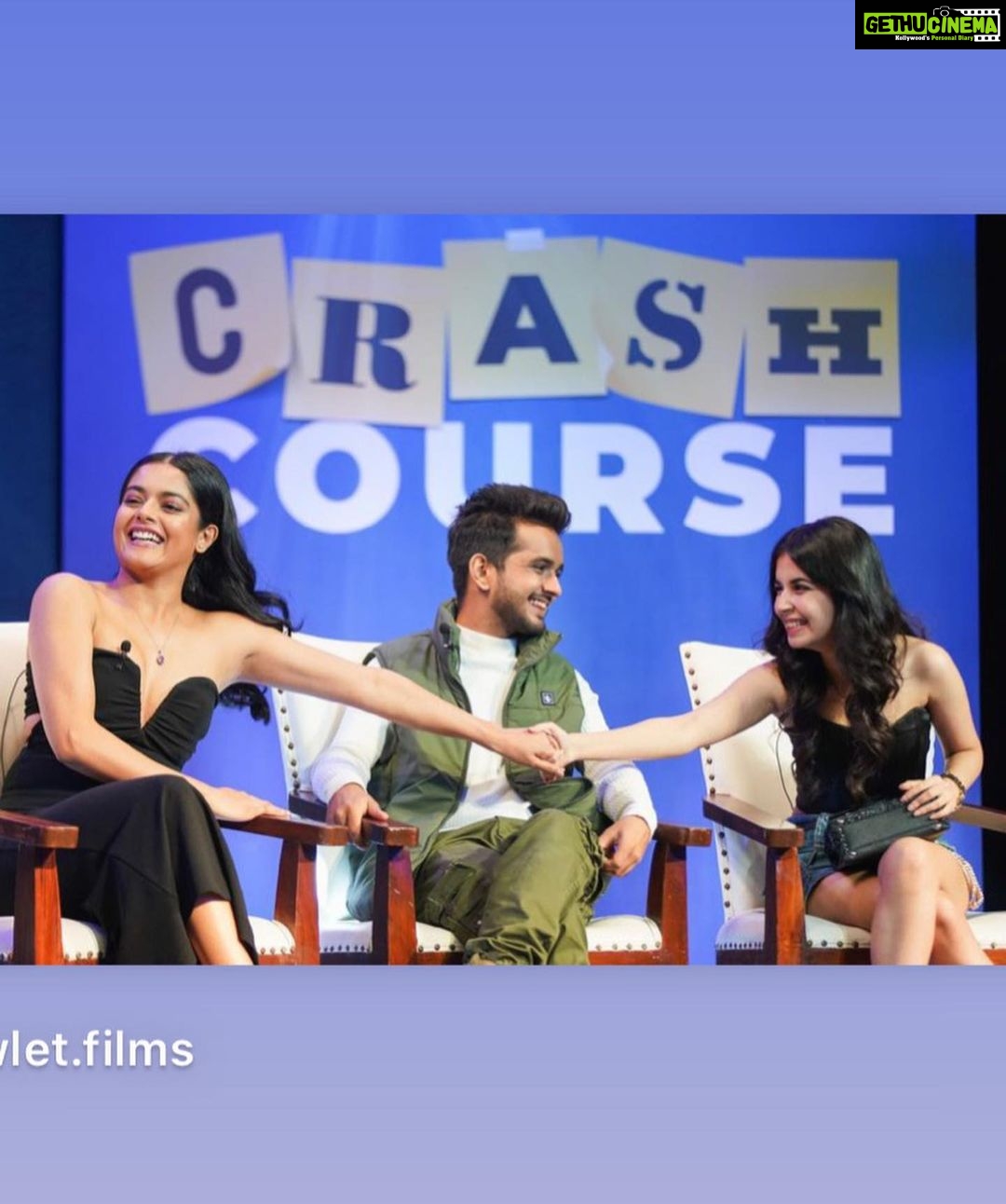 Riddhi Kumar Instagram - About last night ✨ So grateful and honoured to be a part of the @primevideoin family. Thank you so much @manish.hariprasad @vjymaurya @rainaroy6 for having me onboard and giving me this incredible character. Feeling very blue today but there’s no other color I want right now! 💙🤗 @owlet.films MUA @jui_themakeupartist National College Bandra