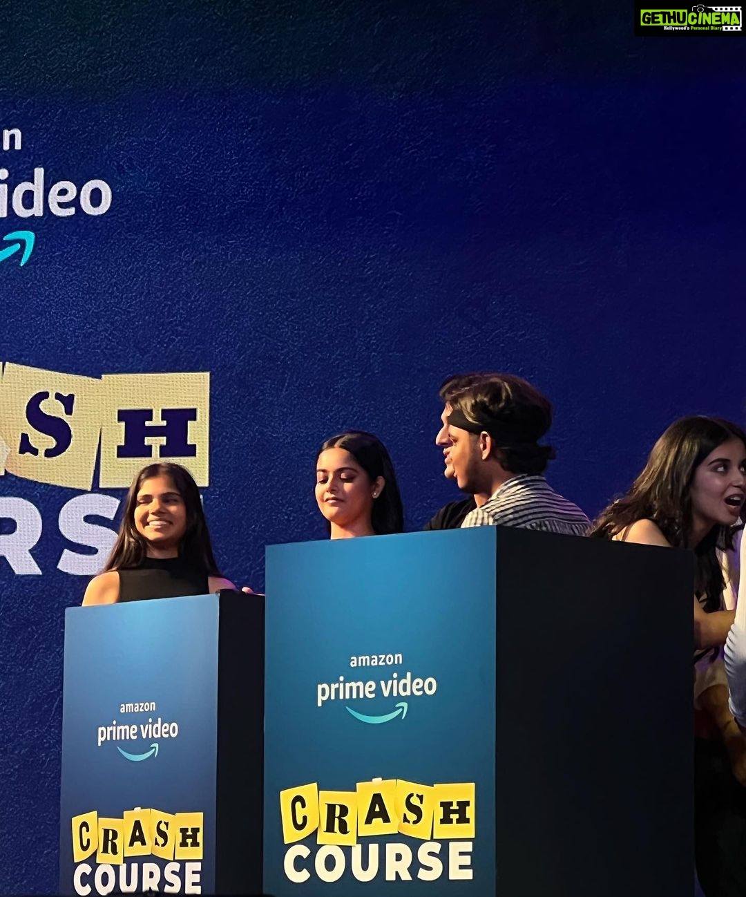Riddhi Kumar Instagram - About last night ✨ So grateful and honoured to be a part of the @primevideoin family. Thank you so much @manish.hariprasad @vjymaurya @rainaroy6 for having me onboard and giving me this incredible character. Feeling very blue today but there’s no other color I want right now! 💙🤗 @owlet.films MUA @jui_themakeupartist National College Bandra