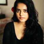 Riddhi Kumar Instagram - 🥀 Thanks for this @portraitsbybalvindersingh , in love! Make up and hair by @jui_themakeupartist Mumbai - मुंबई