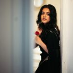 Riddhi Kumar Instagram - Thank you for these 🌙 Photo by @portraitsbybalvindersingh Make up and hair by @jui_themakeupartist Thanks for organising this @vasudhagroverr @pooja_chaube Mumbai, Maharashtra