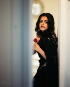 Riddhi Kumar Instagram - Thank you for these 🌙 Photo by @portraitsbybalvindersingh Make up and hair by @jui_themakeupartist Thanks for organising this @vasudhagroverr @pooja_chaube Mumbai, Maharashtra