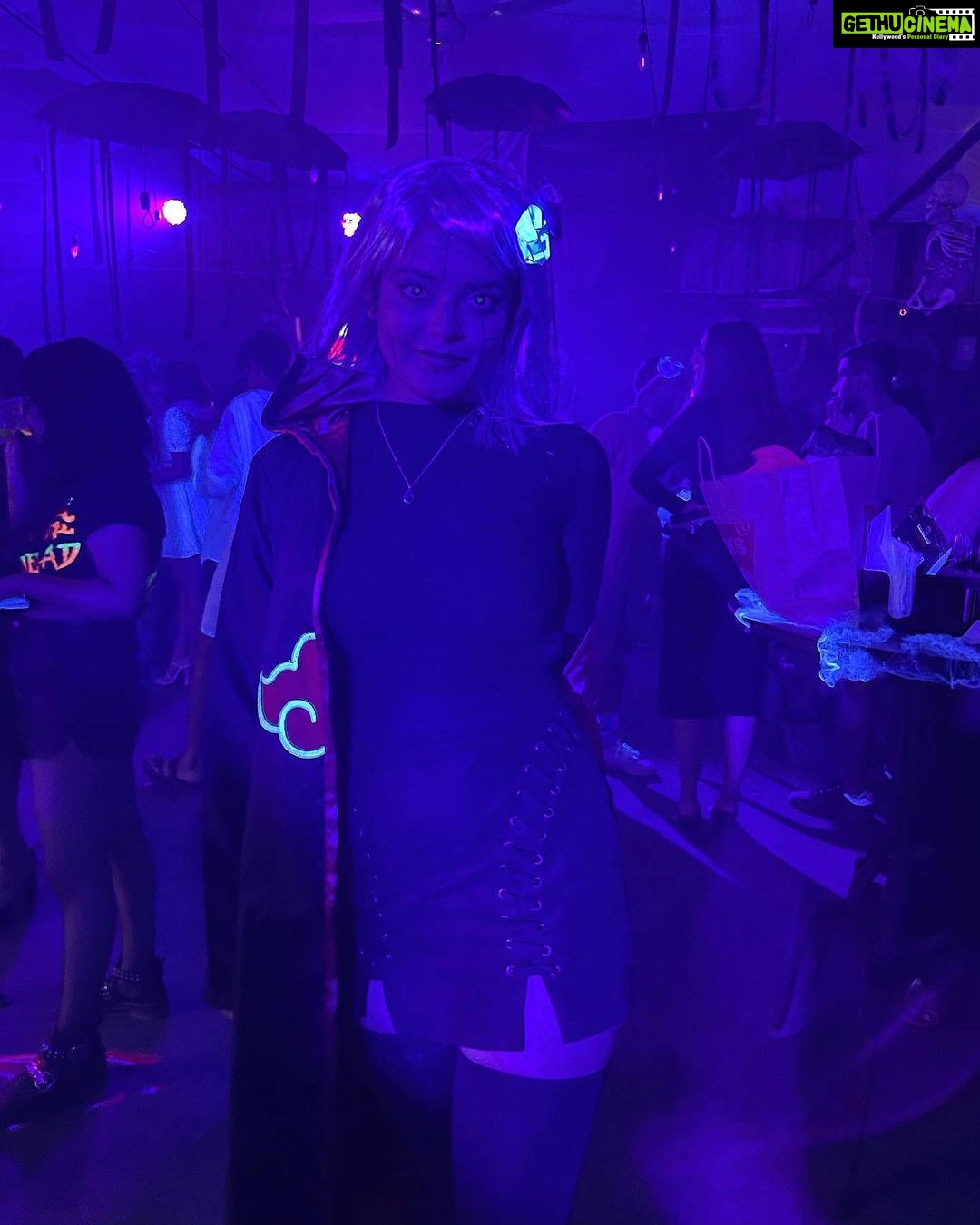 Riddhi Kumar Instagram - When Konan gets a night off 🎃 Was so excited to play this gang member from my first anime🤩 . . . . . . . . . . . . . #konancosplay #konan #konanakatsuki #konannaruto #akatsuki #akatsukicosplay #cosplay #halloweencostume #halloween #halloweencostumeideas #anime #animecosplay #animecostume