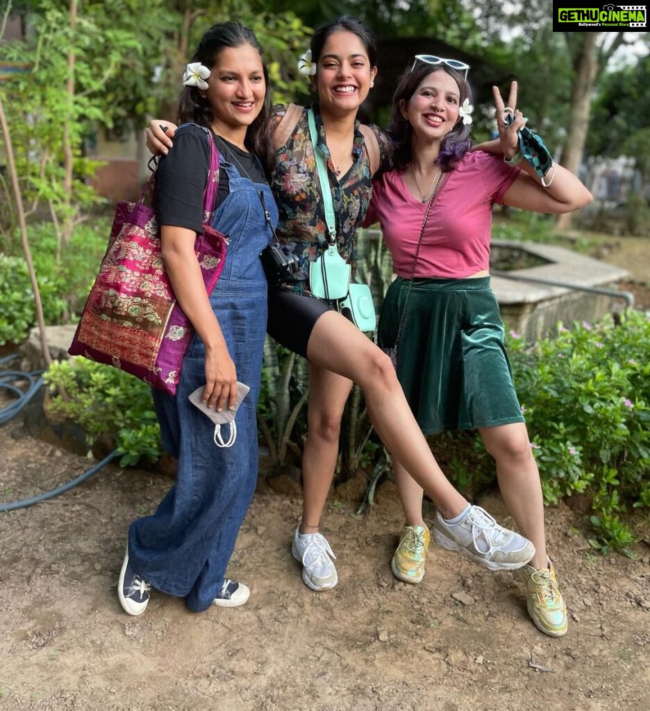 Riddhi Kumar Instagram - What a lovely time it has been and thank you Maria for hosting us at your ancestral place in Kapadwanj. This house is almost like a Wada but a quirky sky blue one at that. We understood and lived through an entirely different culture and the sweetest people. I’ll always remember Rubina didi 💕 I understood that life just like a thal is served with oscillation-al mithas and kharaas. That I’m lucky enough to be surrounded by such incredible, smart, sweet and badass women and go on my first girls trip with them. From knitting down our afternoons to midnight wine goss and making mehendi from scratch. And later applying it in a hurry because I have to go back and roaming around with dried leaf paste on my feet, but the experience cannot be missed. I also had the privilege to eat traditional bohri food wherein each dish takes more than a day to be prepared and oh! What taste✨ and to see the beautiful architecture of the village while sipping onto some tangy marble soda 🥤 Thank you @serendipitous_zemblanity for hosting us in the best manner. And @srushtisirsath please move in with me asap? 💍 @azrabhagat tech me handloom! @anushasinghania lovely meeting you💕 Kapadwanj, India