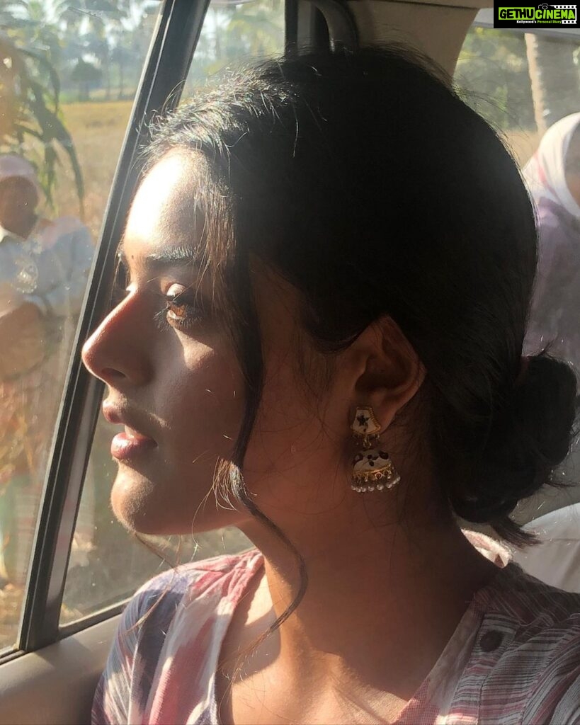 Riddhi Kumar Instagram - Sun soaked eyes