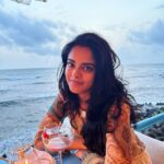 Riddhi Kumar Instagram - Sand hair, salt air 🐚 Goa India