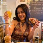 Riddhi Kumar Instagram - Bellinis for brunch, grazie! 🥂